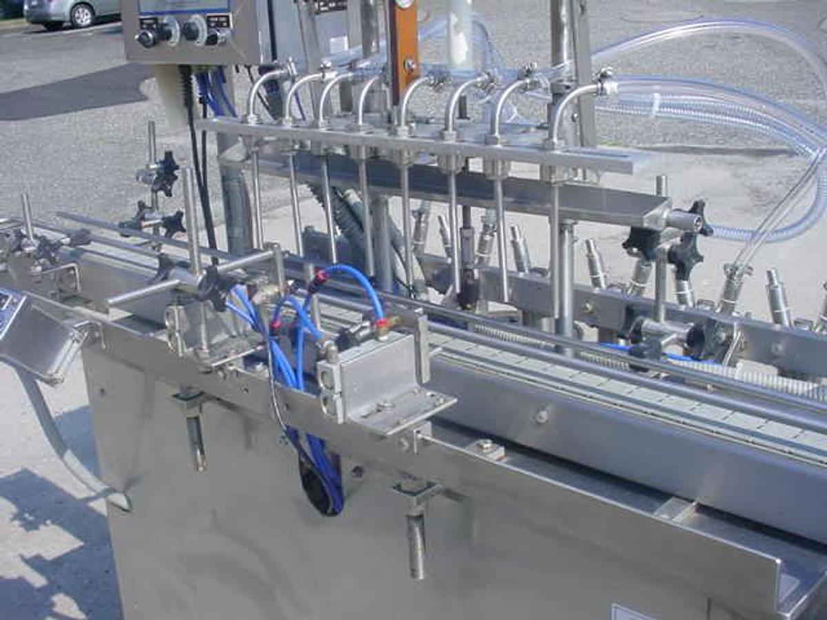 Used Filling Equipment Company Eight Piston Straight Line Automatic Filling Machine