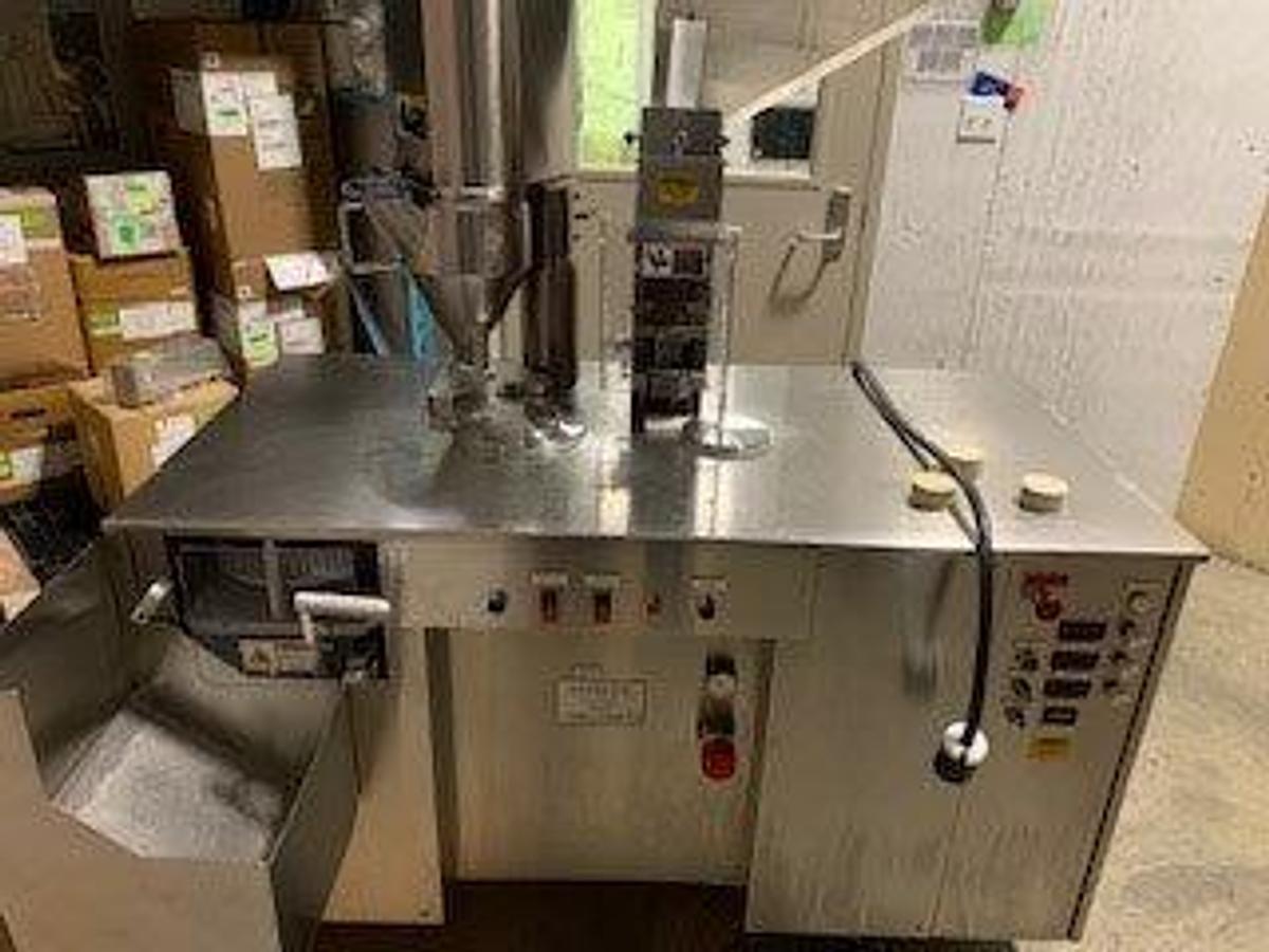 Used Capsugel Ultra 8 II Capsule Filling Machine, 00 Tooled