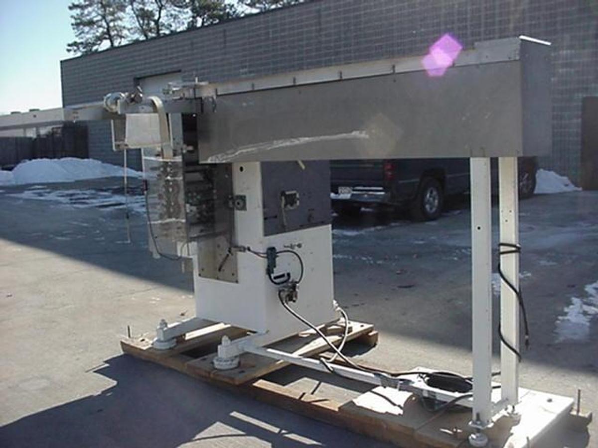 Used Circle V6n20 Towelette Packaging Machine