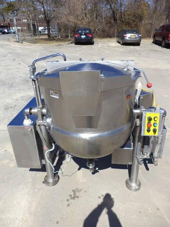 Used 100 gallon Cleveland Range 316SS Cook/Chill Horizontal Agitator Tilt Kettle, 100 PSI jacket-