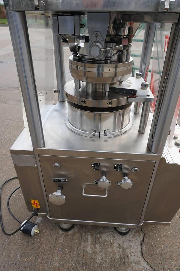 Used Adept 10 Station R&D Tablet Press, GMP