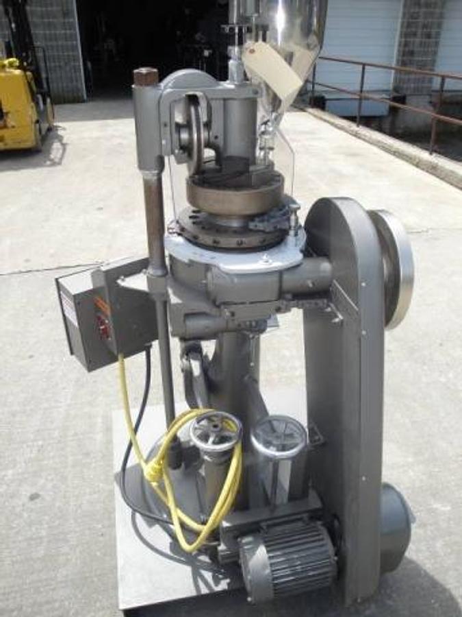 Used Manesty B3b Rotary Tablet Press, 16 Station