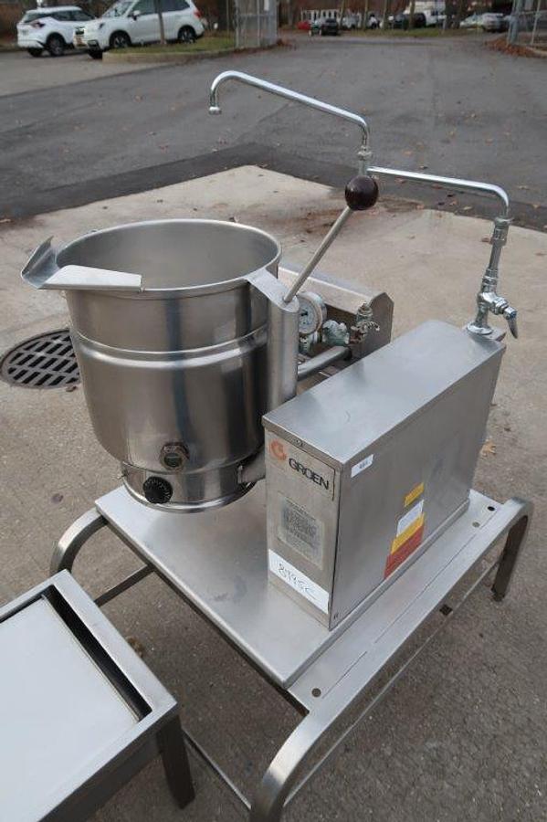 Used 5 Gallon Groen SS Self-Contained Gas-Fired Kettle