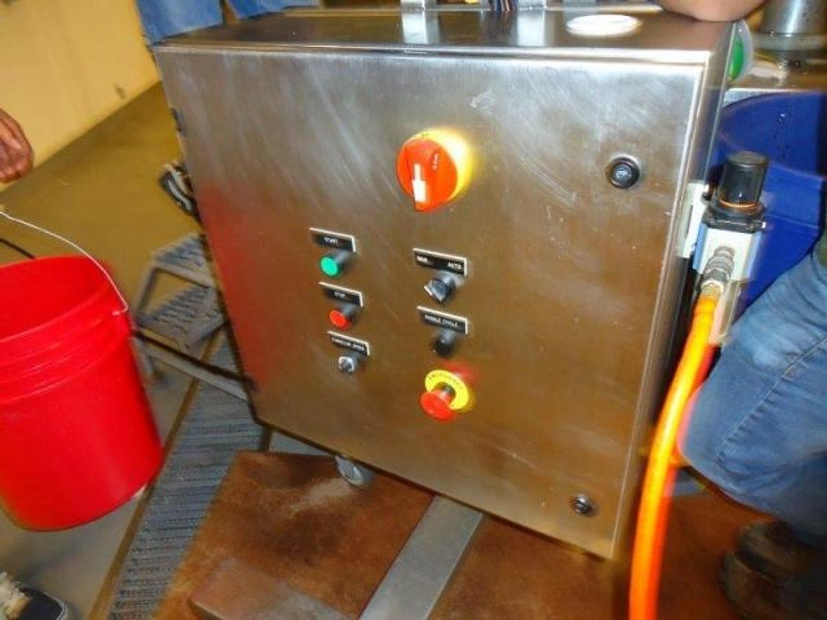 Used World Cup Rotary Cup Filling/Sealing Machine, 40 Per Minute