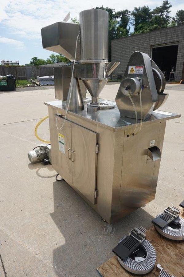 Used Semi-Automatic Encapsulator, Size 00, 0, 1 and 2 Tooling, Manufactured 2016