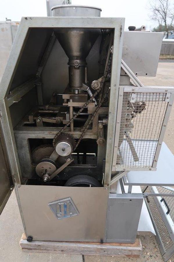 Used Toresani Model MR1 Tortelloni Machine,  #4 Dies