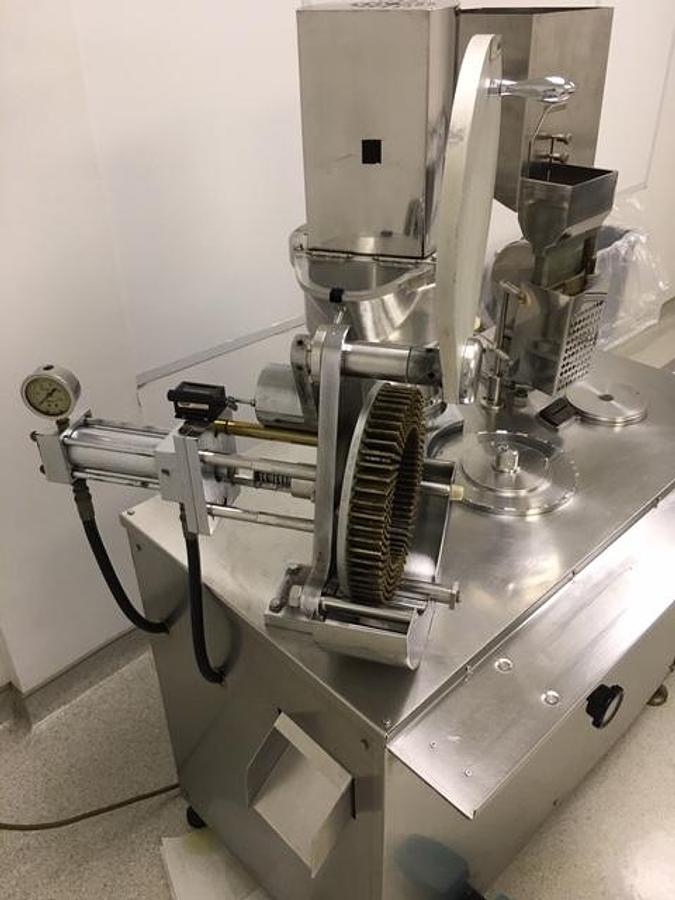 Used Capsugel Ultra 8 Encapsulator, 0,1, 00 Tooling