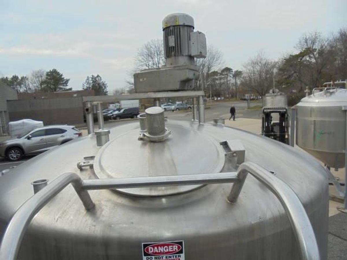 Used 1,500 Gallon Cherry Burrell Stainless Steel Closed Mix Tank with Pitched Bladed Agitators