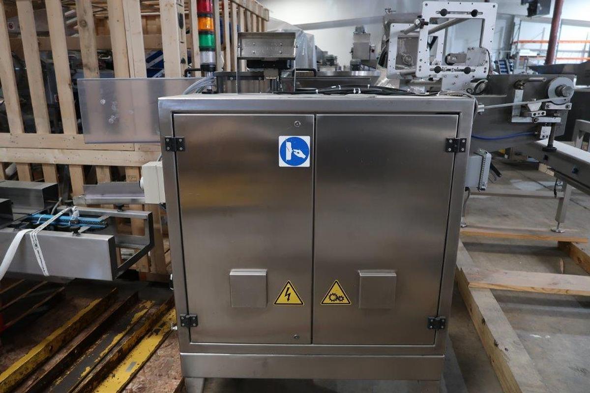 Used Carrera 1000 PC Horizontal Flow Wrapping Machine