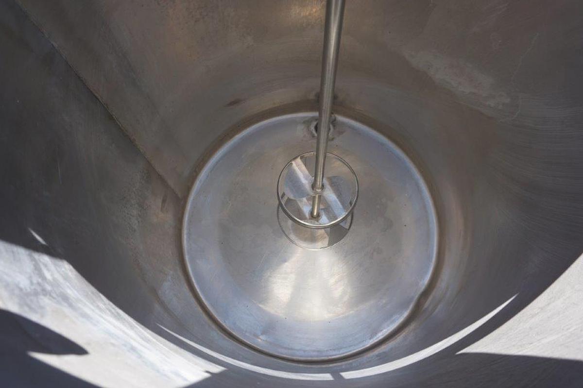 Used 35 Gallon Stainless Steel Mix Tank, Air Operated