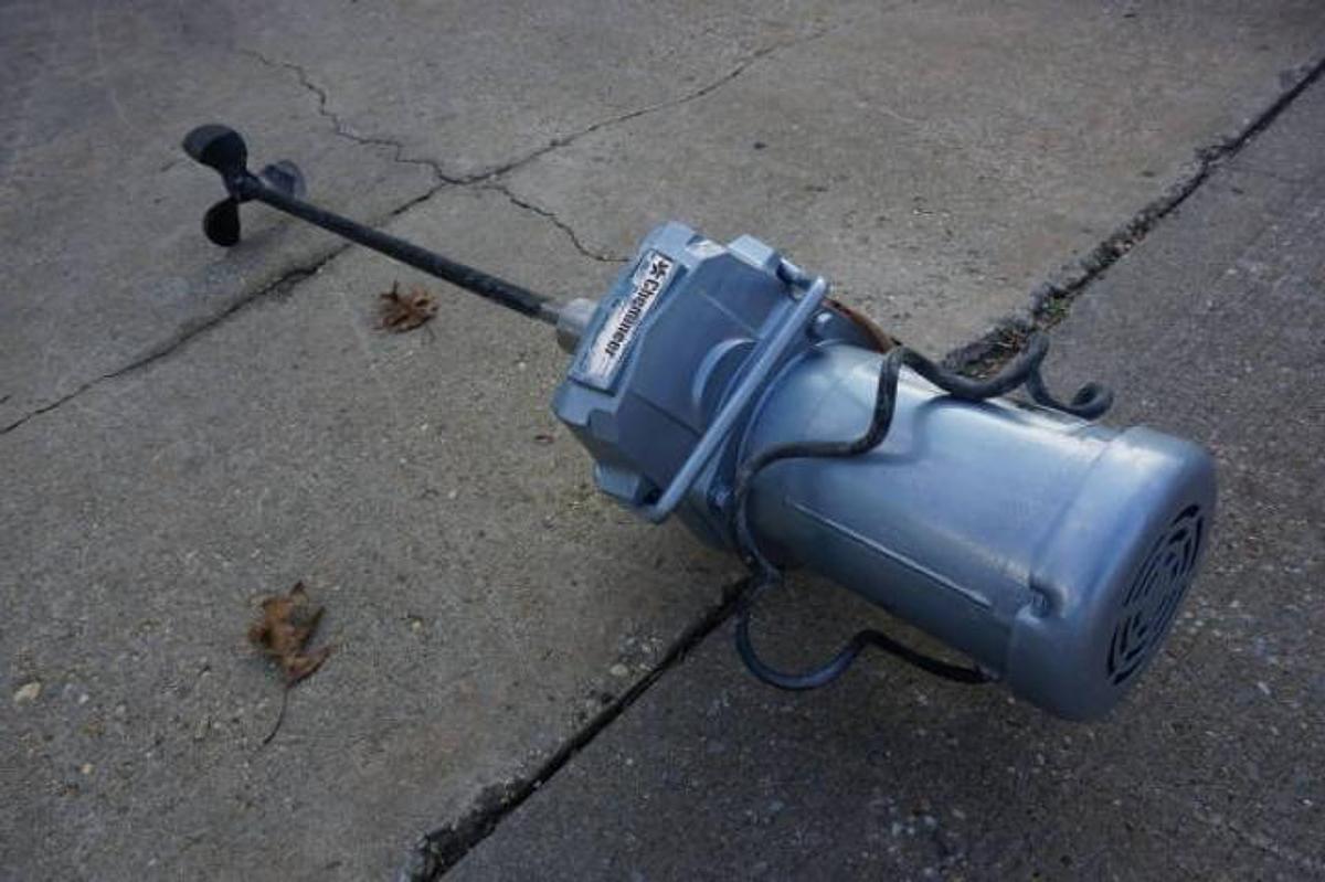 Used Chemineer 1 HP Clamp On Portable Agitator, 7 In. Dia. Prop
