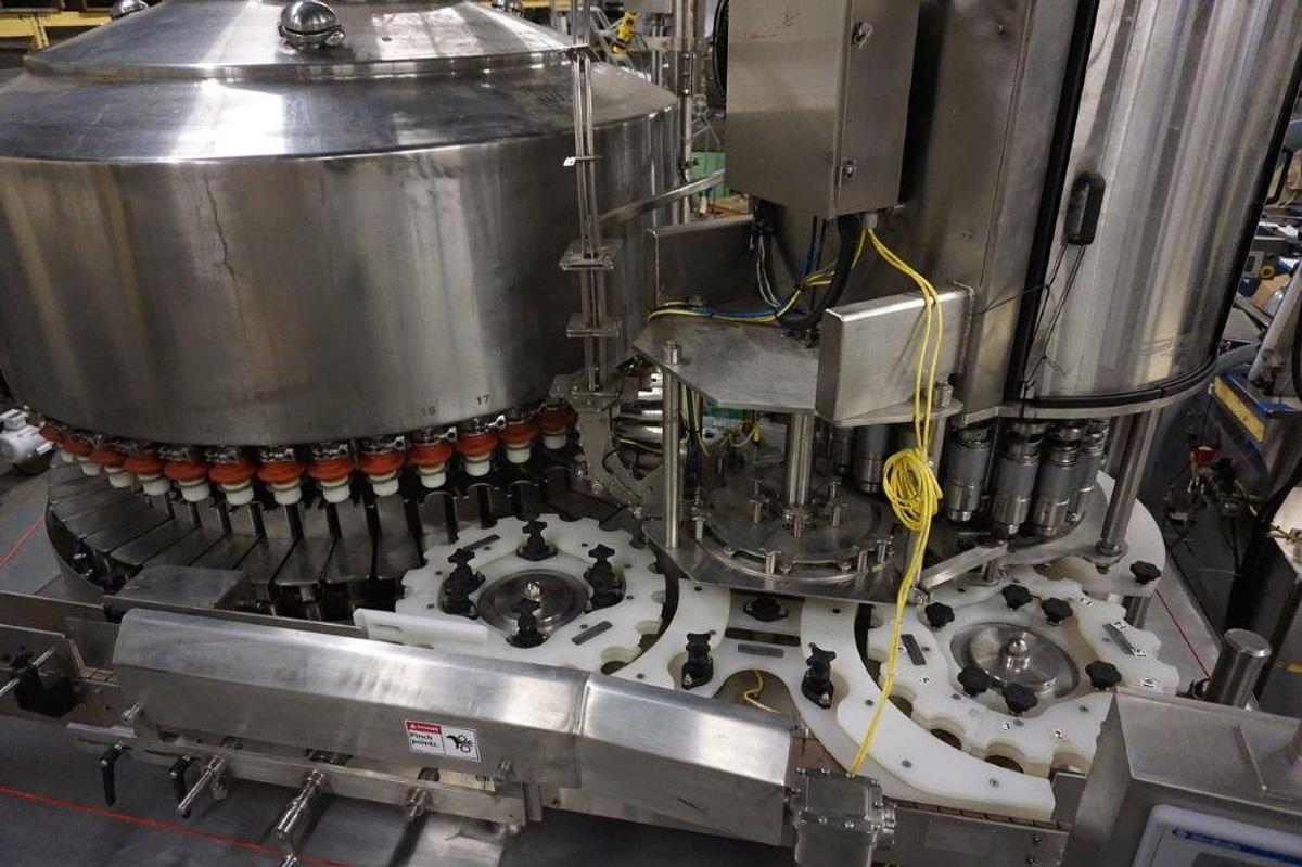 Used Federal 51 Valve Rotary Filler With 17 Head Cap Station, Juice Filling