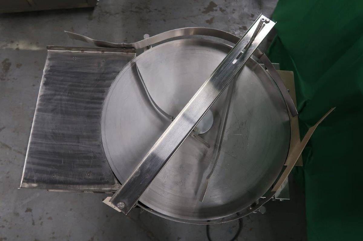 Used 24 In. Diameter Modular Packaging SS Rotary Unscrambling/Accumulating Table, With Unscrambling Shelf