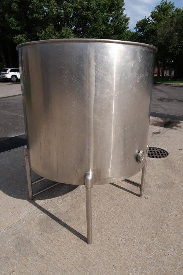 Used 500 Gallon Stainless Steel Vertical Mix Tank, Side Entering Triple Prop