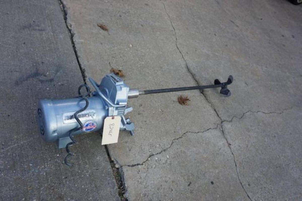 Used Chemineer 1 HP Clamp On Portable Agitator, 7 In. Dia. Prop
