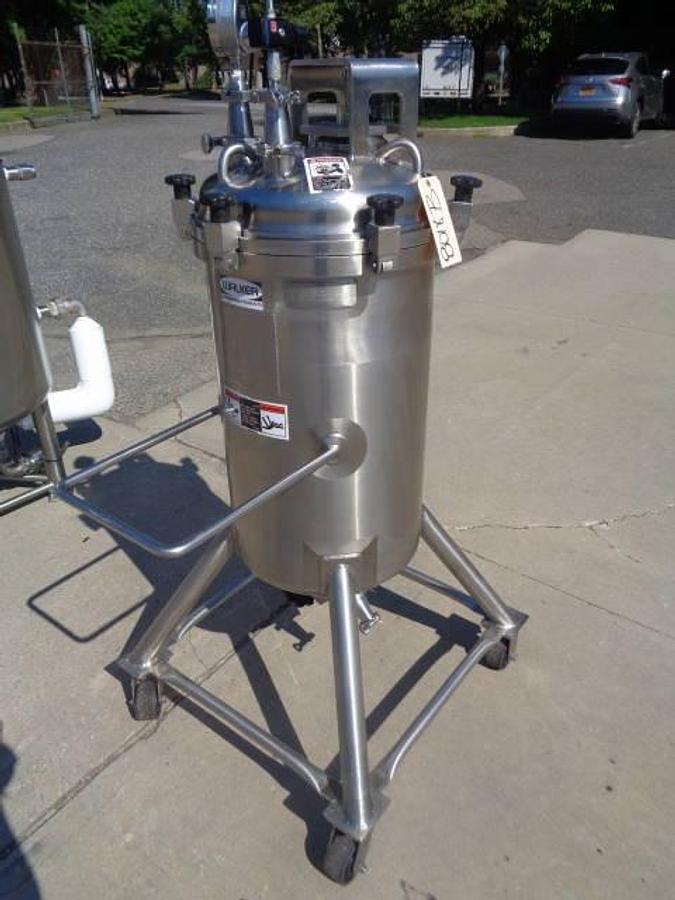 Used 26 Gallon Walker 316L SS Portable Pressure Tank