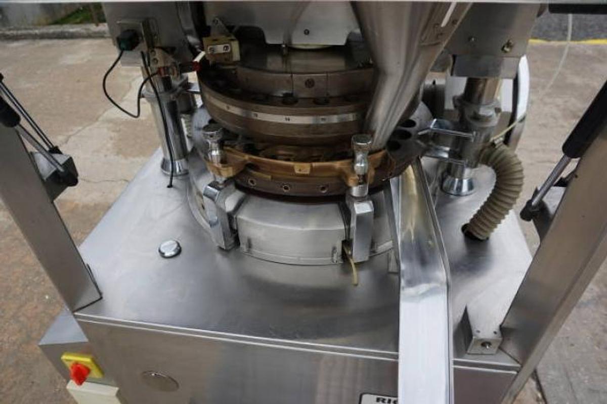 Used Adept 25 Station GMP Rotary Tablet Press, “D” Tablets, Keyed Head