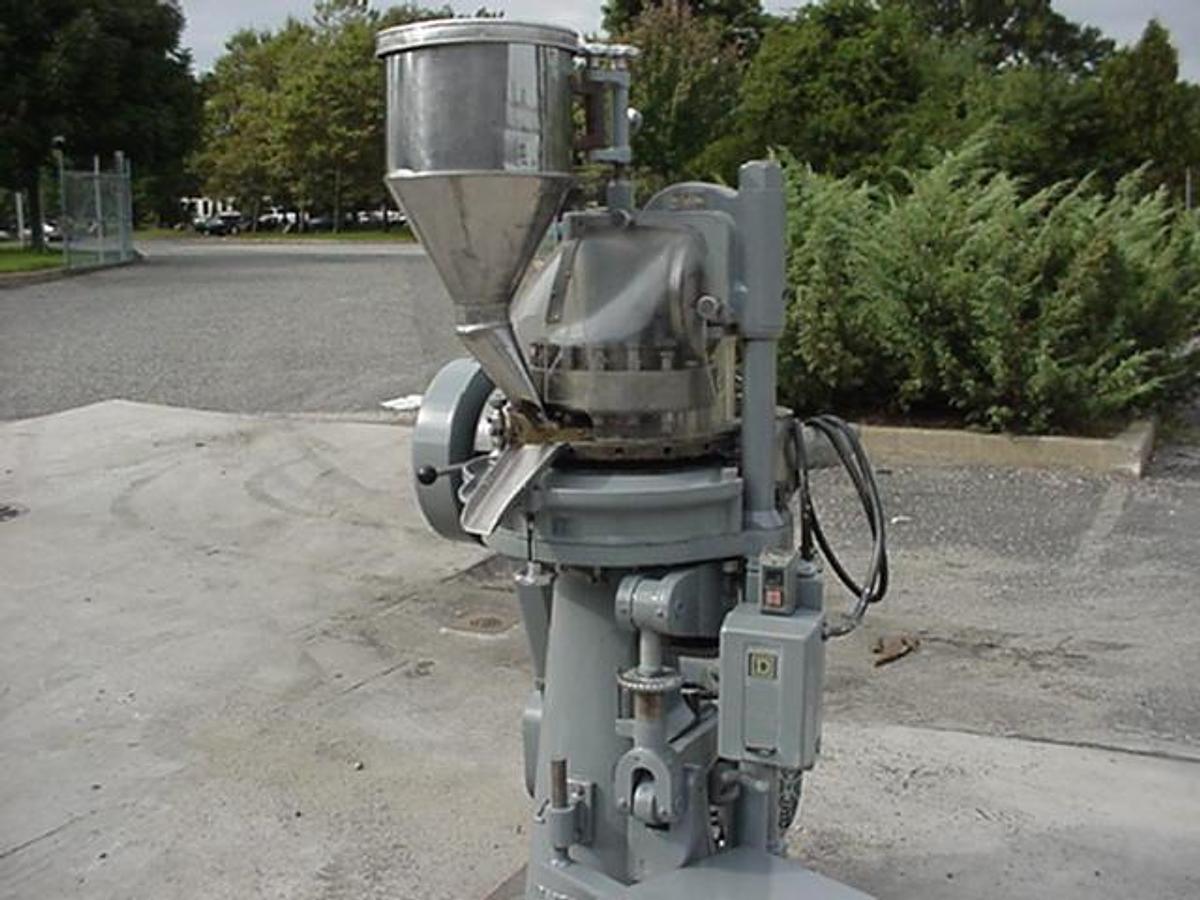 Used Manesty D3ry 16 Station Rotary Tablet Press, Keyed