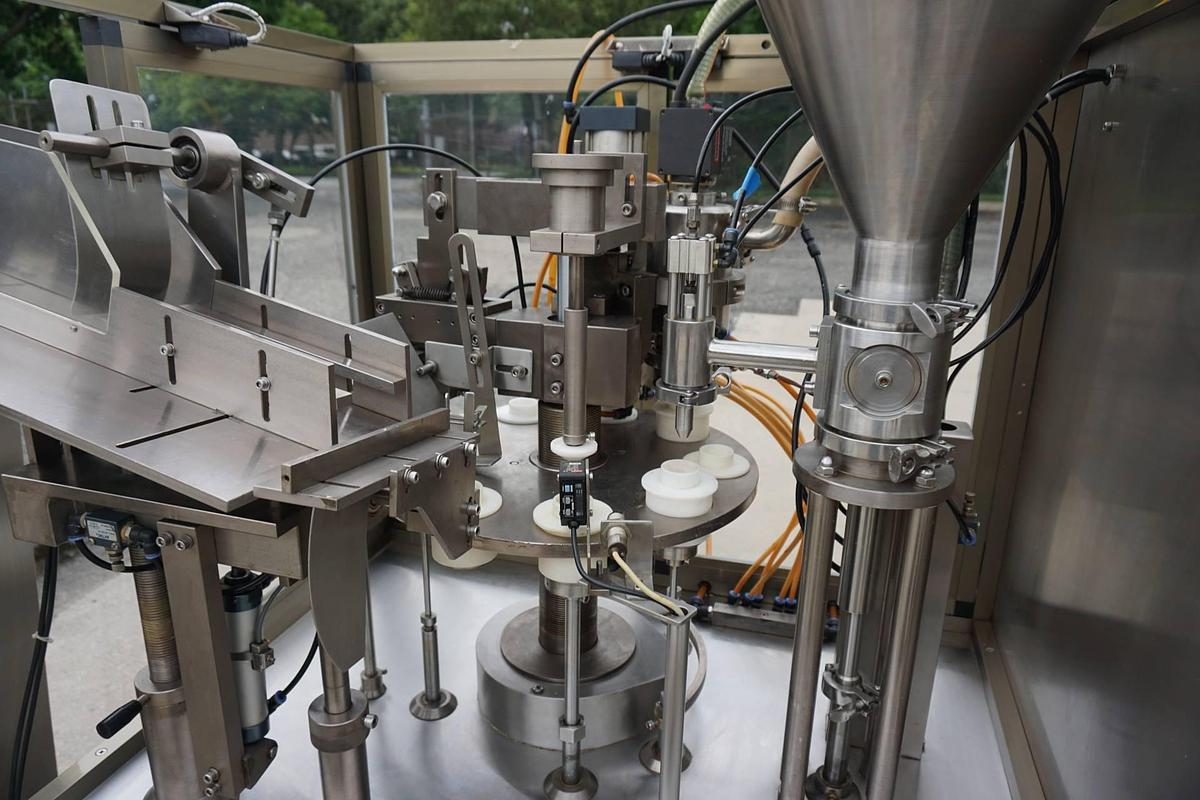 Used Accutek Hot Air Tube Filling Machine with Tube Loader