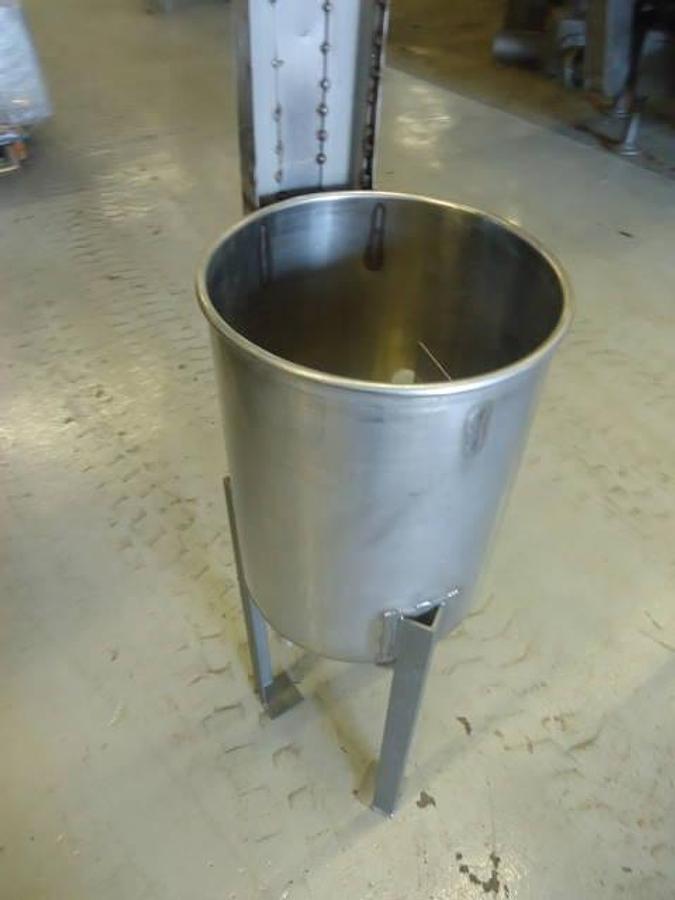 Used 9 Gallon Stainless Steel Vertical Tank