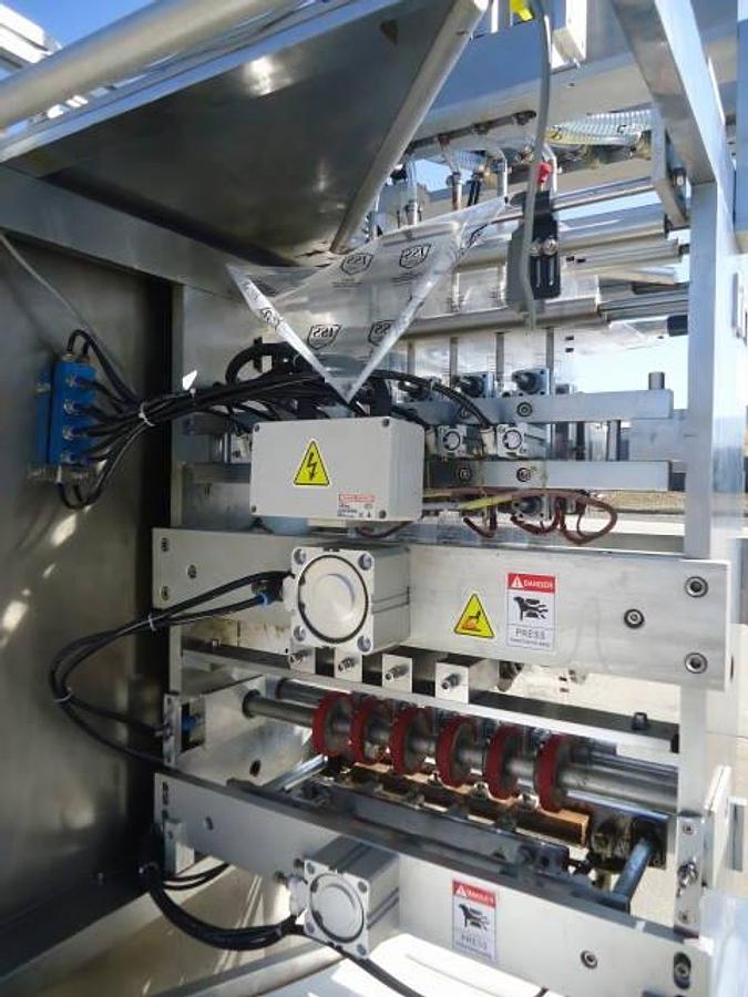 Used Five Lane Vertical Pouching Machine For Creams/Sauces, Stainless