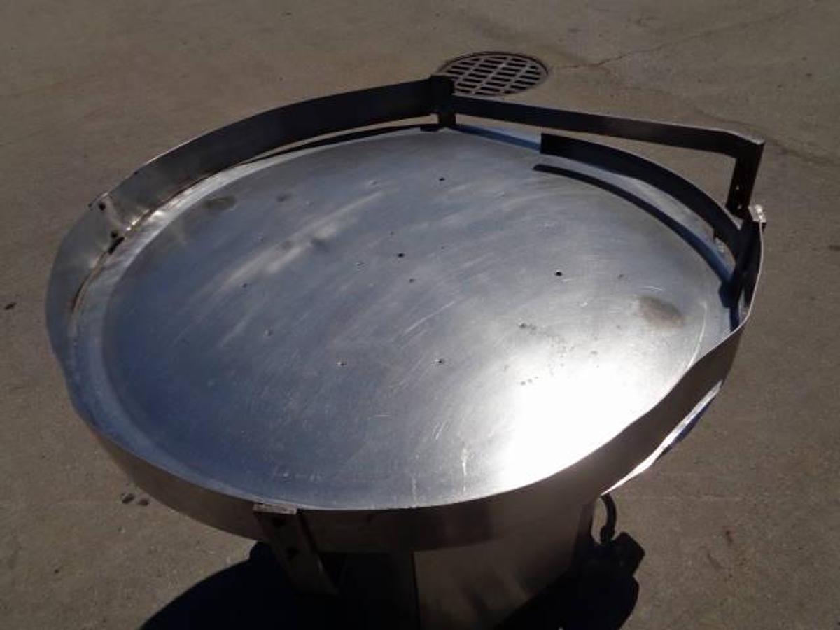 Used 36 In. Rotary Accumulating/Unscrambling Table