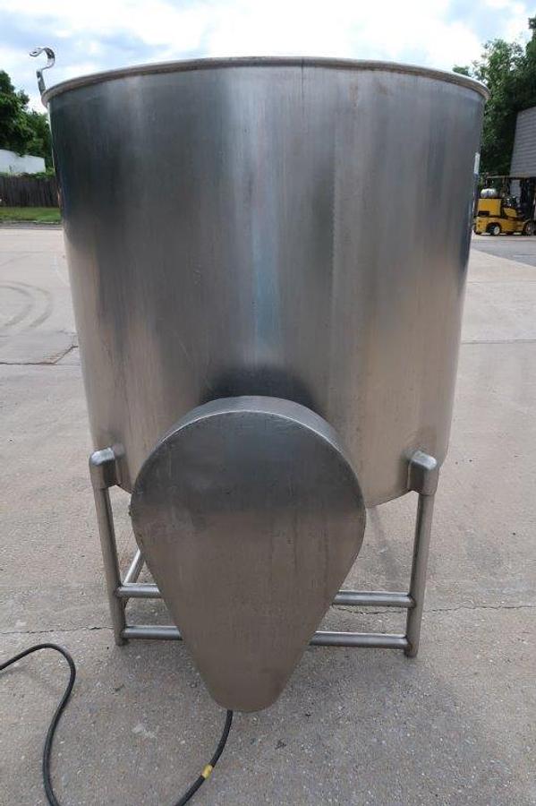 Used 500 Gallon Stainless Steel Vertical Mix Tank, Side Entering Triple Prop