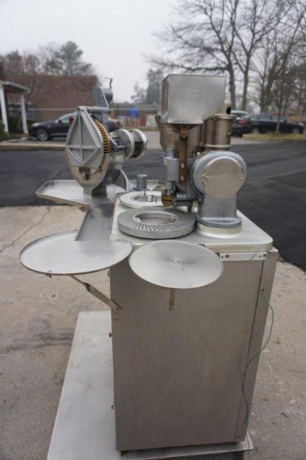 Used Elanco 8S Semi-Automatic Encapsulator, 15,000/Hr.