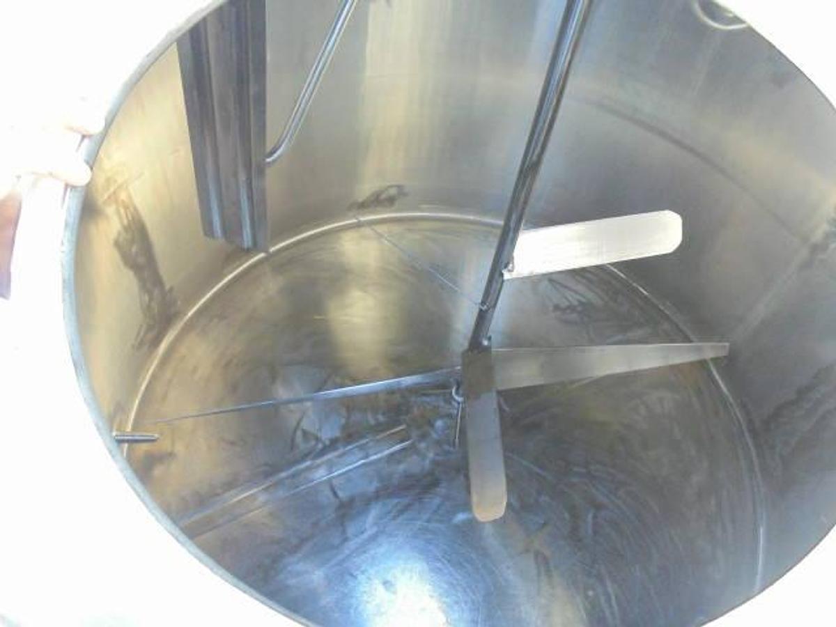 Used 1,000 Gallon Mueller Stainless Dimpled Jacketed Mix Tank