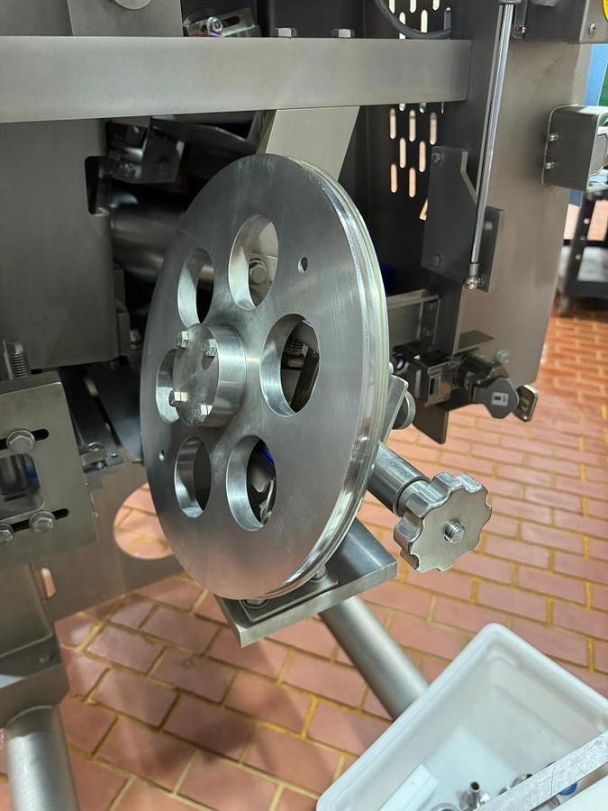 Used Grote 506E-LH Slicer/Applicator