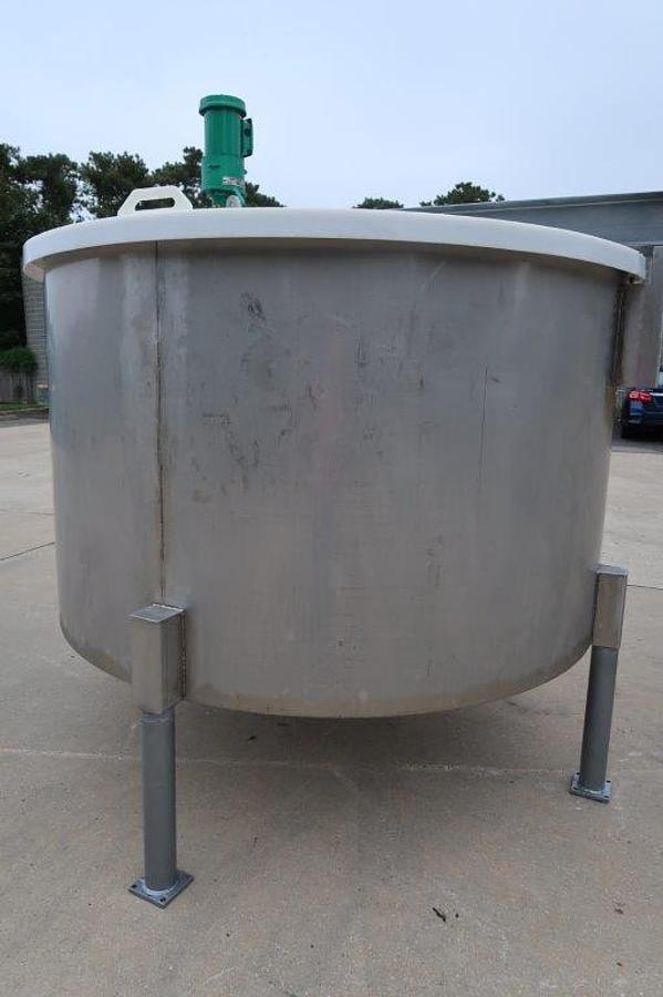 Used 1,000 Gallon Stainless Steel Vertical Mix Tank