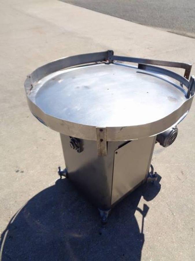 Used 36 In. Rotary Accumulating/Unscrambling Table