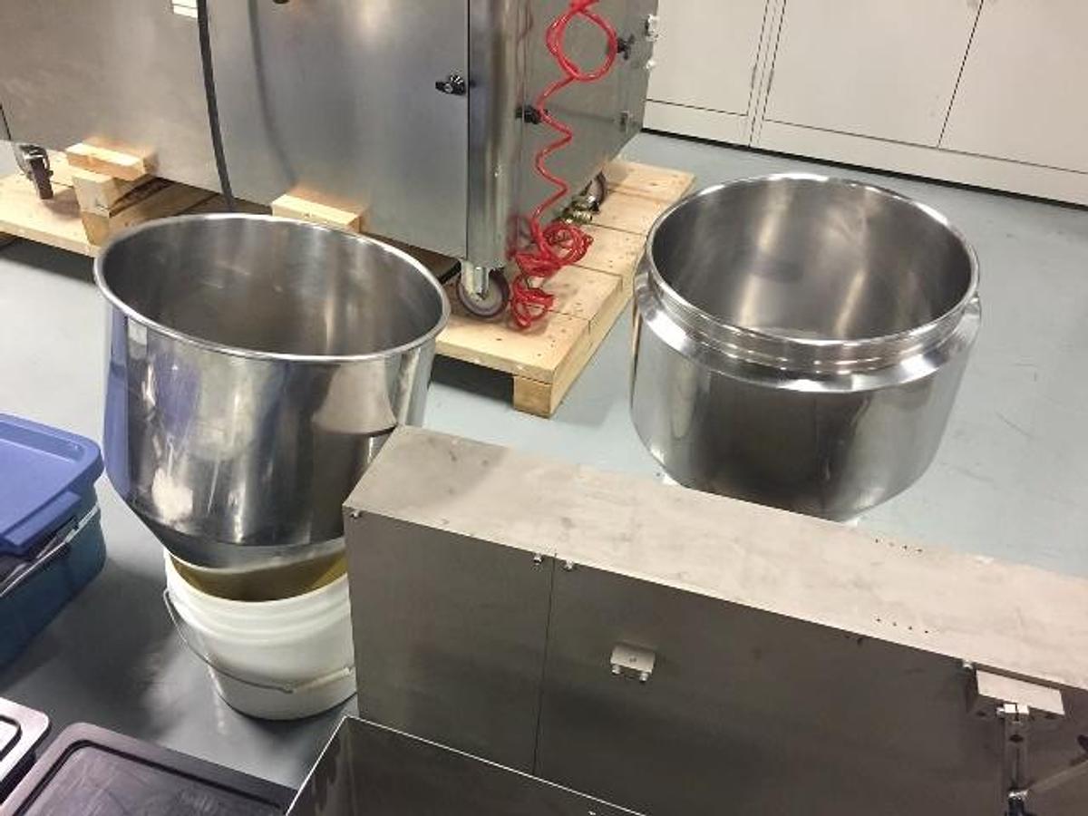Used IMA C960 Hot air plastic tube filling machine, touch screen