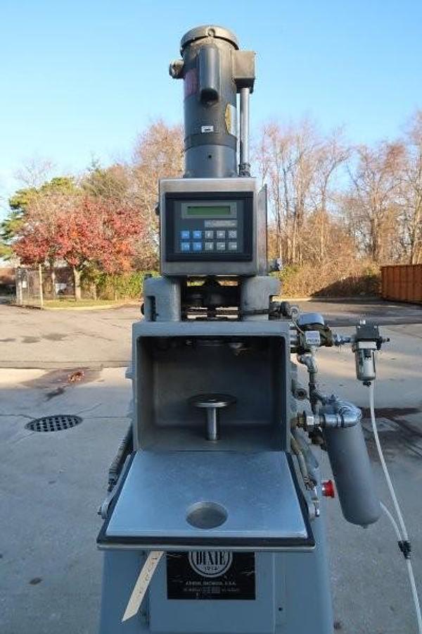 Used Dixie Semi-Automatic Vacuum Can Closing Machine, 401 Diameter Cans