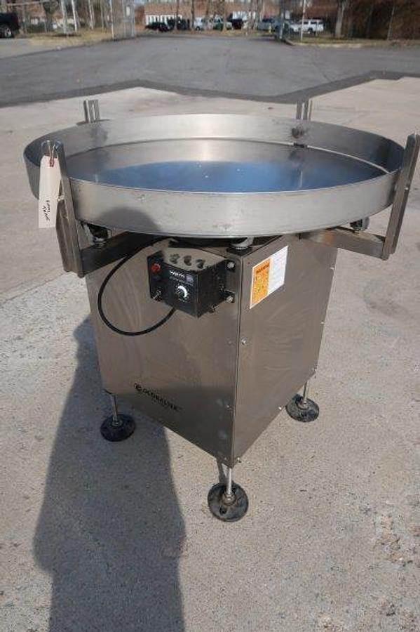 Used 36 In. Diameter Globaltek Rotary Unscrambling/Accumulating Table