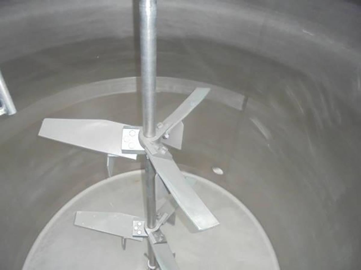 Used 1,500 Gallon Cherry Burrell Stainless Steel Closed Mix Tank with Pitched Bladed Agitators