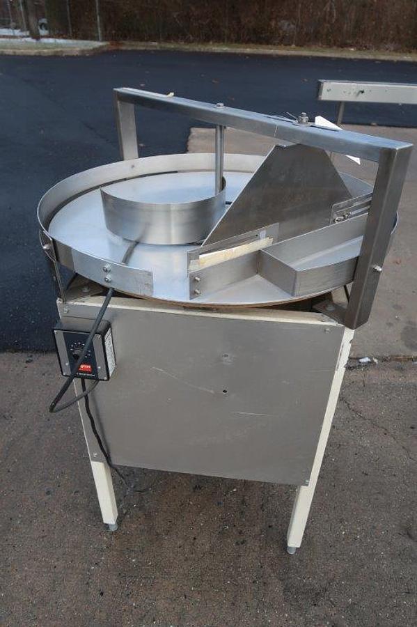 Used 32 In. Diameter Rotary Unscrambling/Accumulating Table, Single Phase Electrics