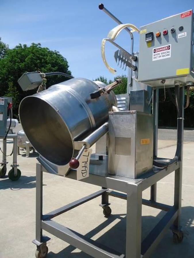 Used 10 Gallon Groen Stainless Steel Electric Twin Action Mix Kettle, 50 Psi
