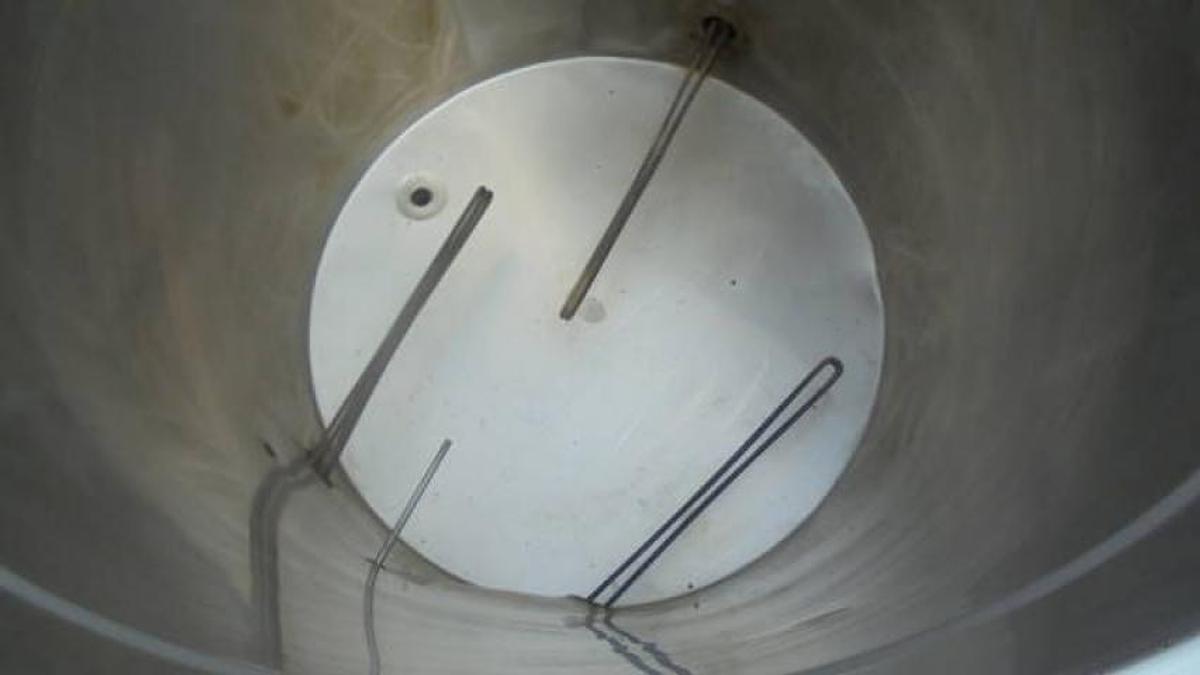 Used 226 Gallon Stainless Chocolate Melting Tank with Coils and Pumps