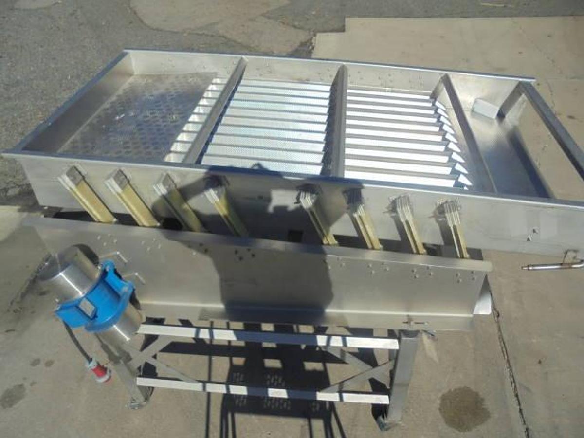 Used Koolen Breda Vibratory Shaker/Feeder, Stainless