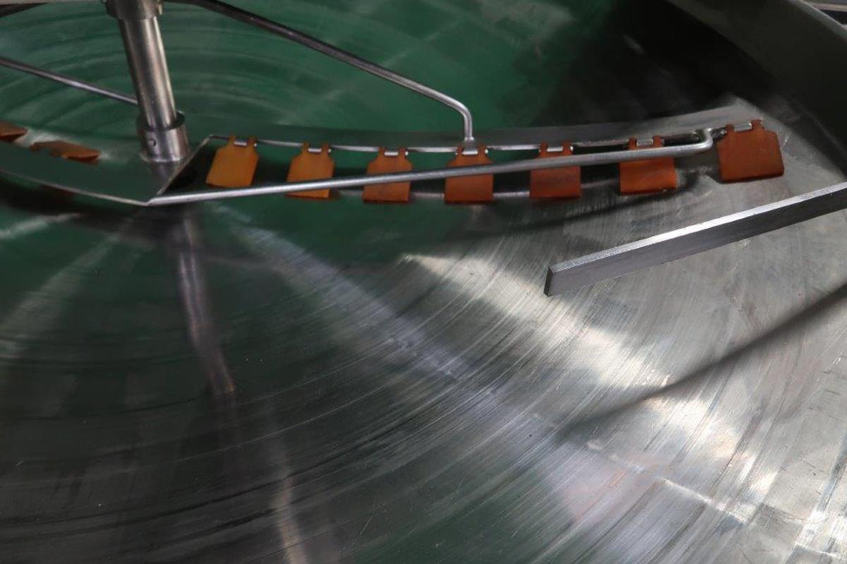 Used Lee Shallow Design Stainless Jacketed Kettle/Pan, Scraped Surface Agitation