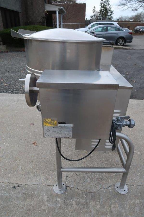 Used 40 Gallon Cleveland SS Self-Contained Gas-Fired Kettle