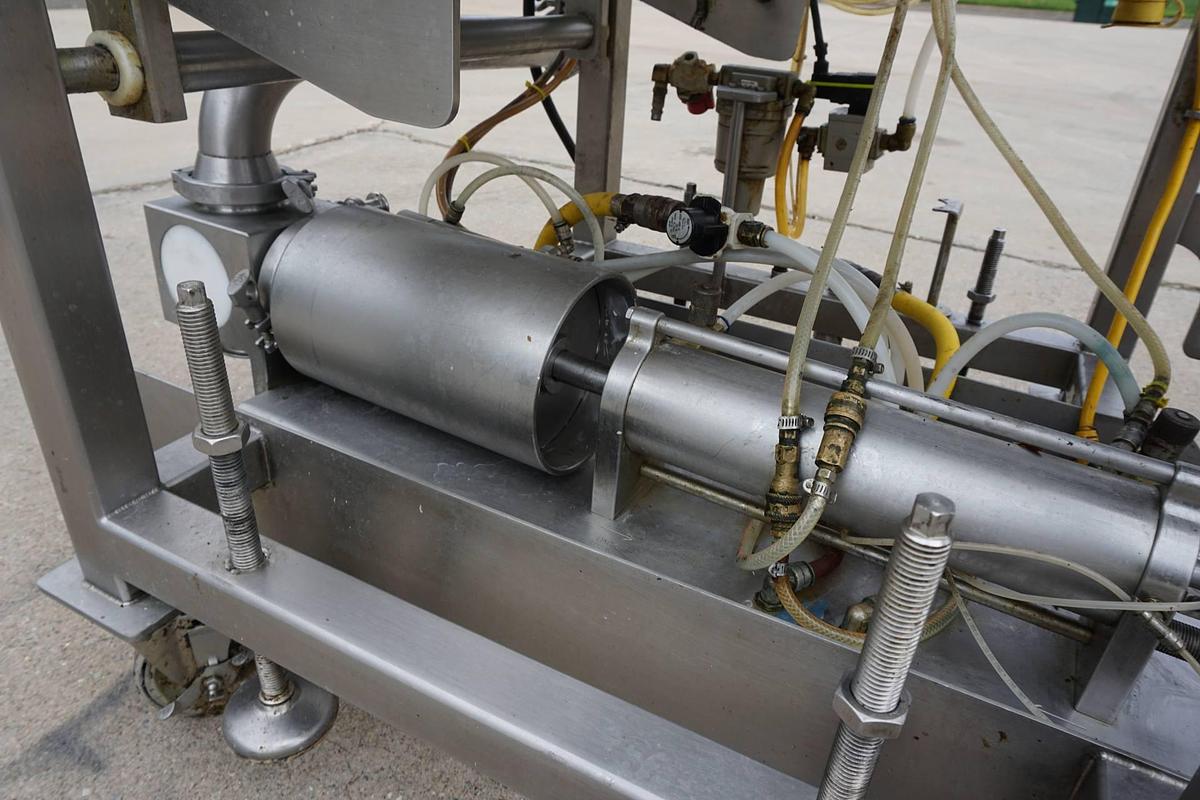 Used TUCS TEVFF-10S Stainless Form/Fill/Seal, Piston Fill