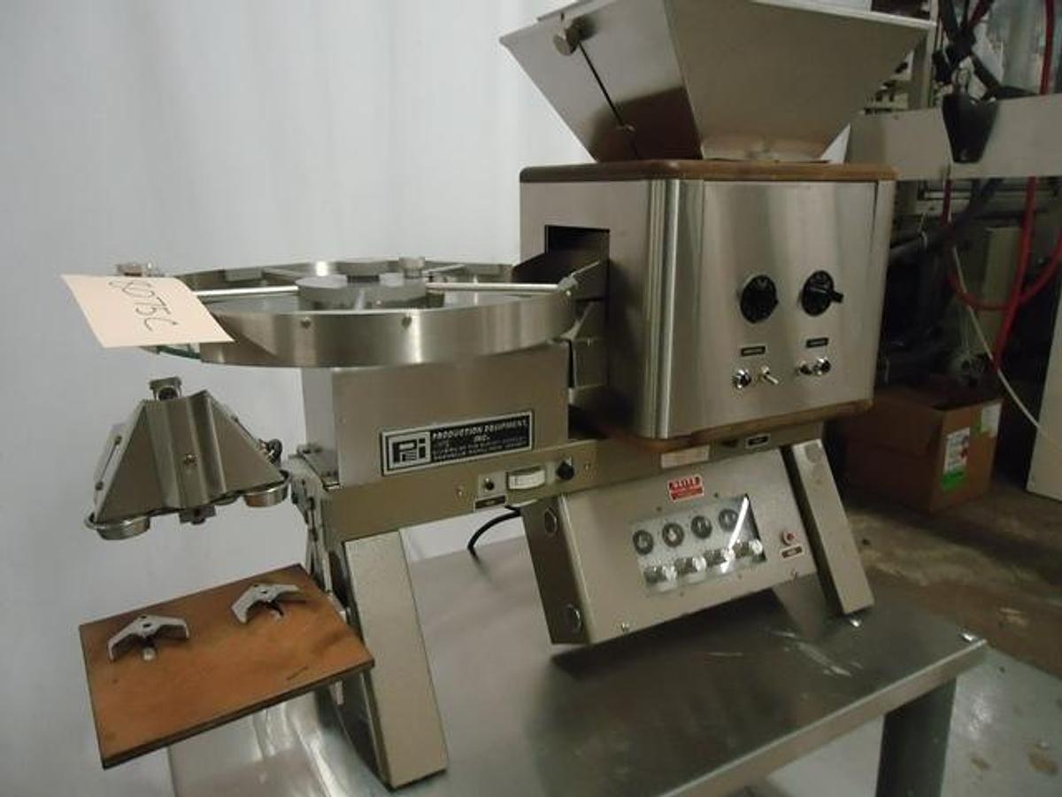 Used Versacount 714L Tabletop Tablet/Capsule Counting Machine