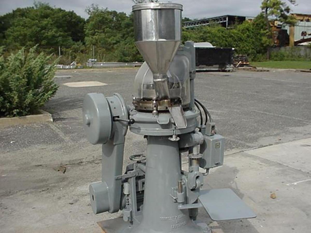 Used Manesty D3ry 16 Station Rotary Tablet Press, Keyed