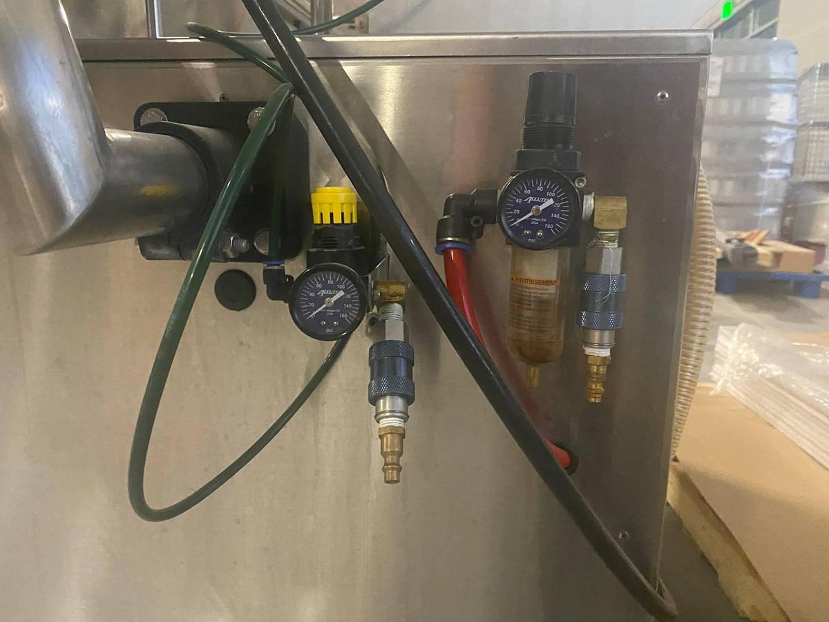 Used ACCUTEK Six Head”Auto Pinch 25″  Liquid Filler