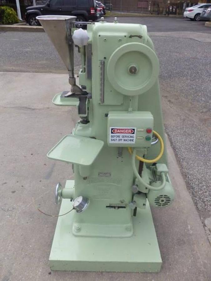Used Manesty E2 Single Punch Tablet Press