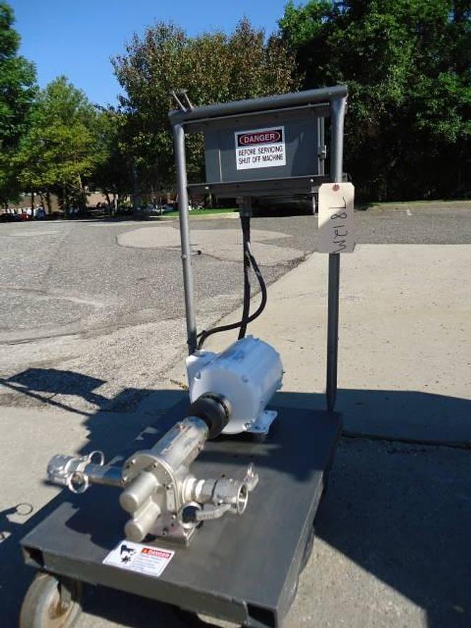Used Teel 1.25 inch x 1.25 inch rotary pump, .75HP motor