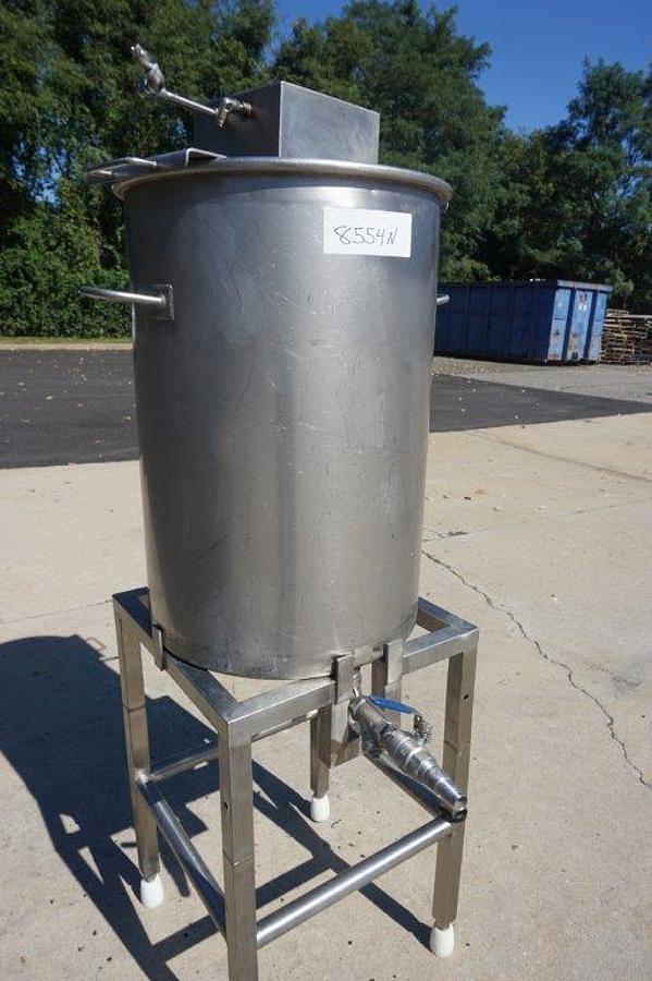 Used 35 Gallon Stainless Steel Mix Tank, Air Operated