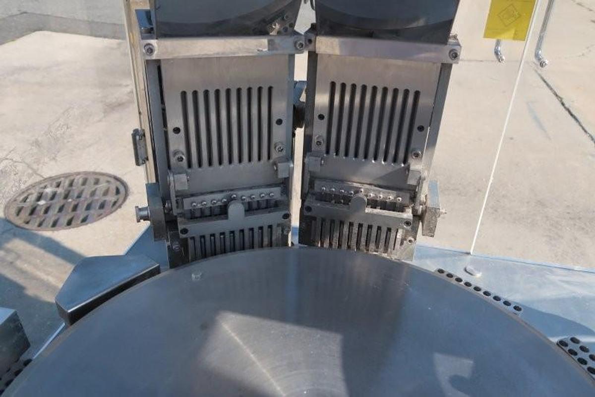 Used Tradamax Equipment and Supply Automatic capsule Filling Machine, 11 Station